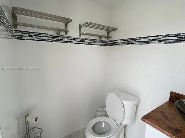 8031 NW 175th St, Hialeah FL 33015
