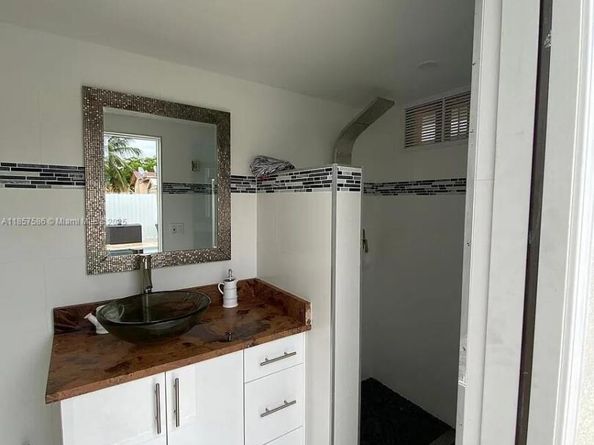 8031 NW 175th St, Hialeah FL 33015