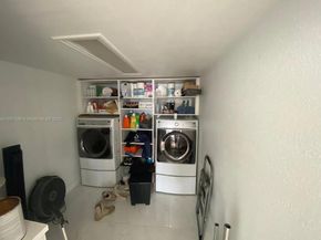 8031 NW 175th St, Hialeah FL 33015
