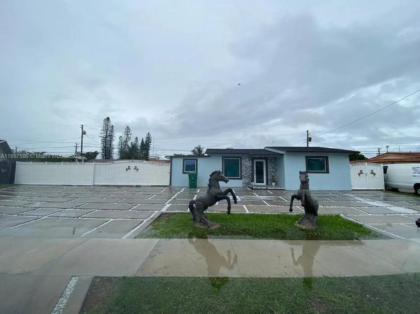 8031 NW 175th St, Hialeah FL 33015