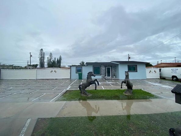 8031 NW 175th St, Hialeah FL 33015