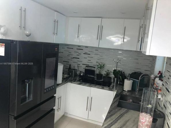 8031 NW 175th St, Hialeah FL 33015