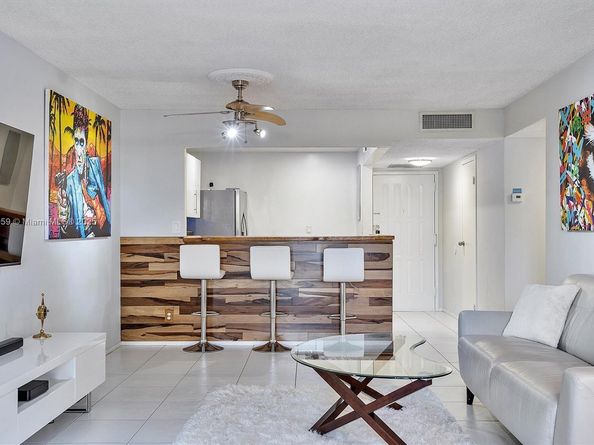 600 Parkview Dr 227, Hallandale Beach FL 33009