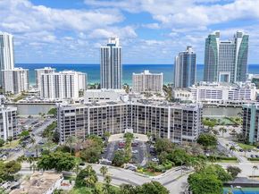 600 Parkview Dr 227, Hallandale Beach FL 33009