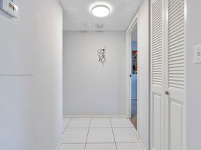 600 Parkview Dr 227, Hallandale Beach FL 33009