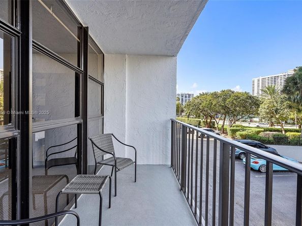 600 Parkview Dr 227, Hallandale Beach FL 33009