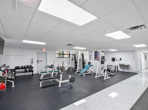 600 Parkview Dr 227, Hallandale Beach FL 33009