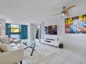 600 Parkview Dr 227, Hallandale Beach FL 33009