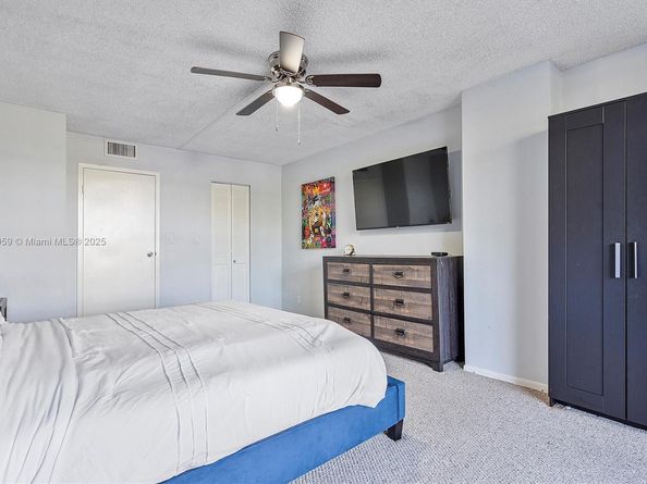 600 Parkview Dr 227, Hallandale Beach FL 33009