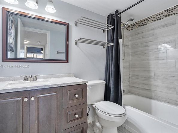 600 Parkview Dr 227, Hallandale Beach FL 33009