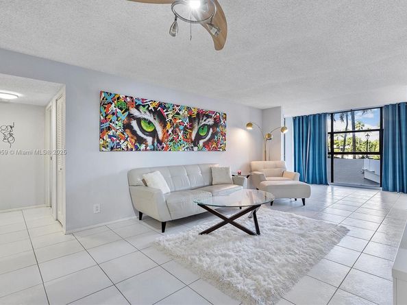 600 Parkview Dr 227, Hallandale Beach FL 33009