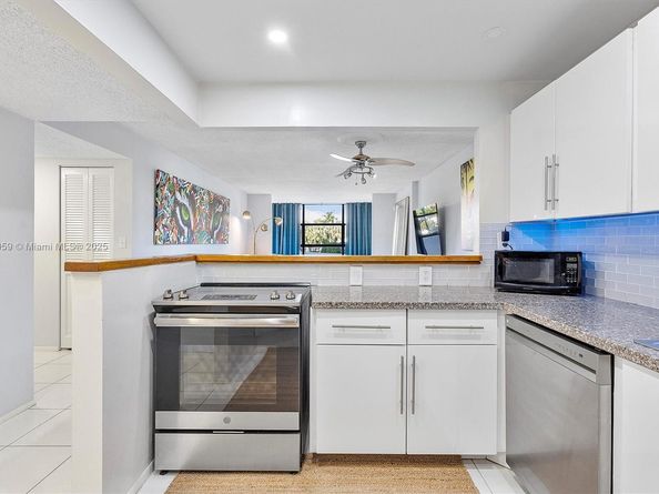 600 Parkview Dr 227, Hallandale Beach FL 33009