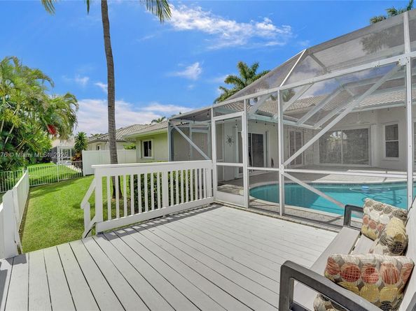 10828 NW 5th St, Plantation FL 33324