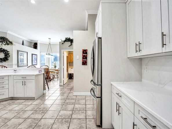 10828 NW 5th St, Plantation FL 33324