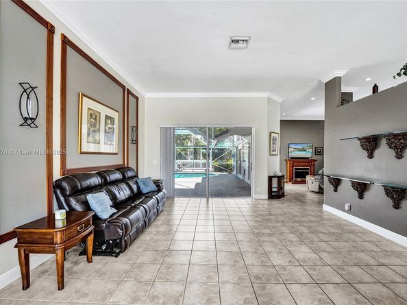10828 NW 5th St, Plantation FL 33324