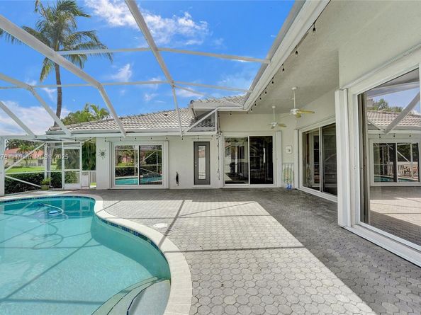 10828 NW 5th St, Plantation FL 33324