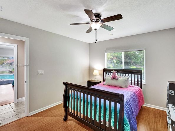 10828 NW 5th St, Plantation FL 33324