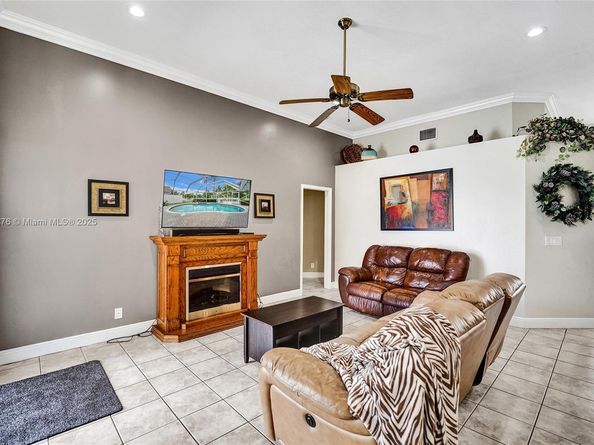 10828 NW 5th St, Plantation FL 33324