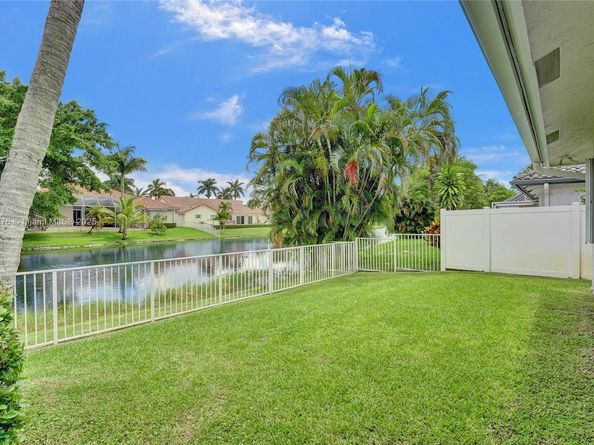 10828 NW 5th St, Plantation FL 33324