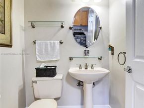 10828 NW 5th St, Plantation FL 33324