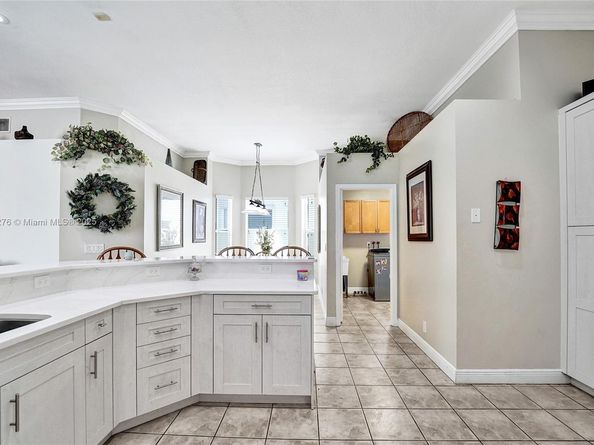 10828 NW 5th St, Plantation FL 33324