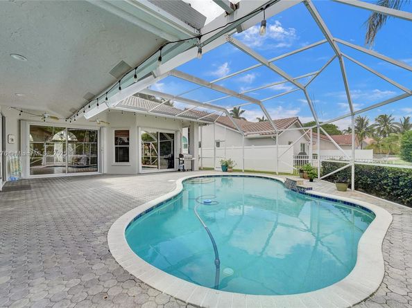 10828 NW 5th St, Plantation FL 33324