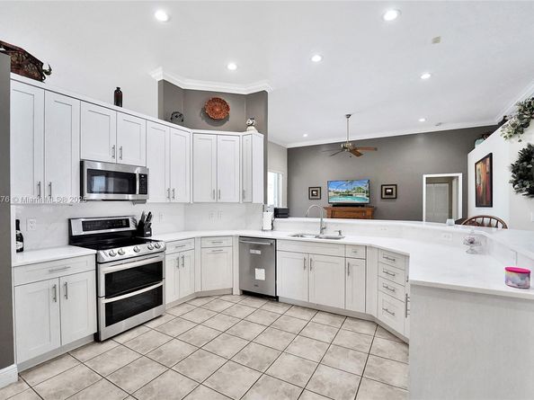 10828 NW 5th St, Plantation FL 33324