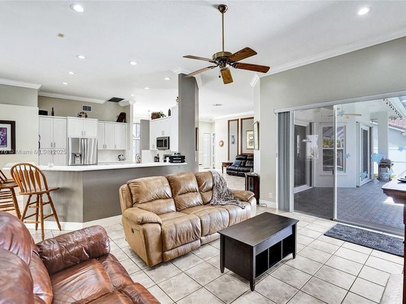 10828 NW 5th St, Plantation FL 33324