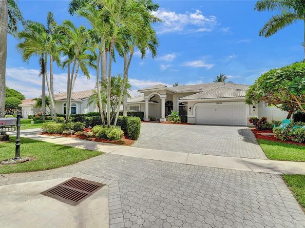 10828 NW 5th St, Plantation FL 33324