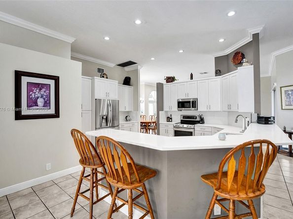 10828 NW 5th St, Plantation FL 33324