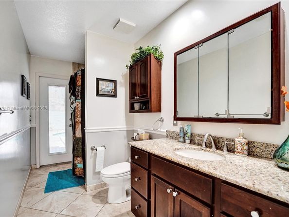 10828 NW 5th St, Plantation FL 33324