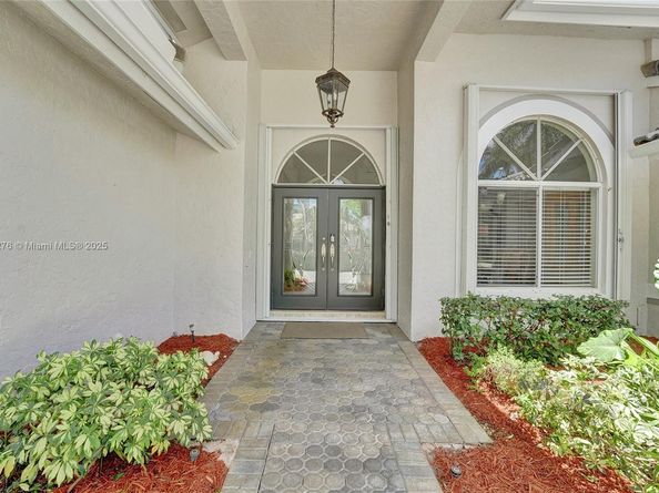 10828 NW 5th St, Plantation FL 33324