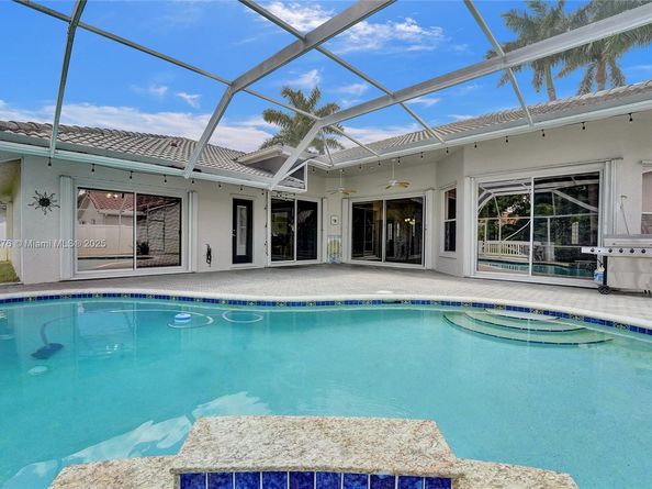 10828 NW 5th St, Plantation FL 33324