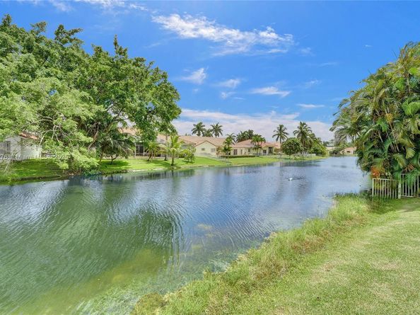 10828 NW 5th St, Plantation FL 33324