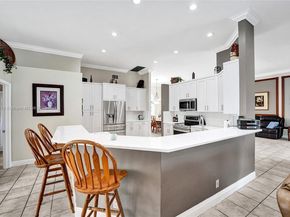 10828 NW 5th St, Plantation FL 33324