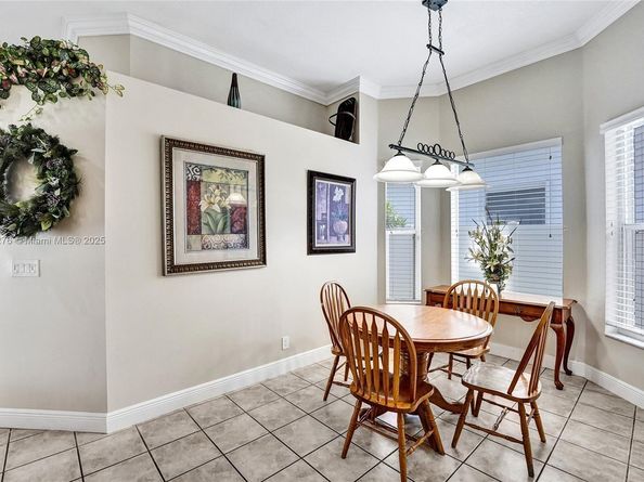 10828 NW 5th St, Plantation FL 33324
