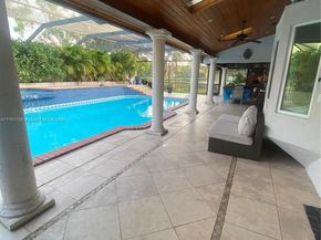 10355 NW 45th Ln, Doral FL 33178