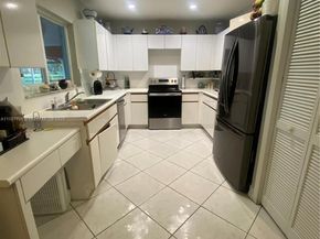 10355 NW 45th Ln, Doral FL 33178