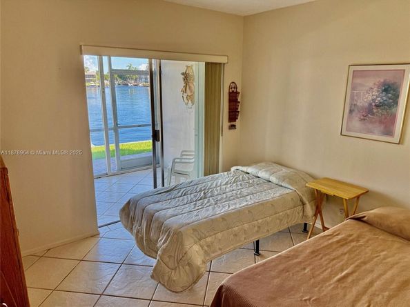 930 SE 9th Ave 8, Pompano Beach FL 33060