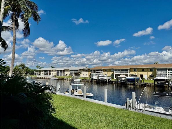 930 SE 9th Ave 8, Pompano Beach FL 33060