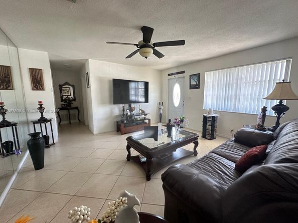 4615 NW 47th St, Tamarac FL 33319