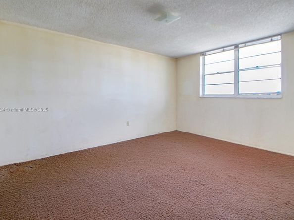 1990 Marseille Dr 501, Miami Beach FL 33141