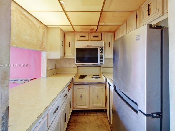 1990 Marseille Dr 501, Miami Beach FL 33141