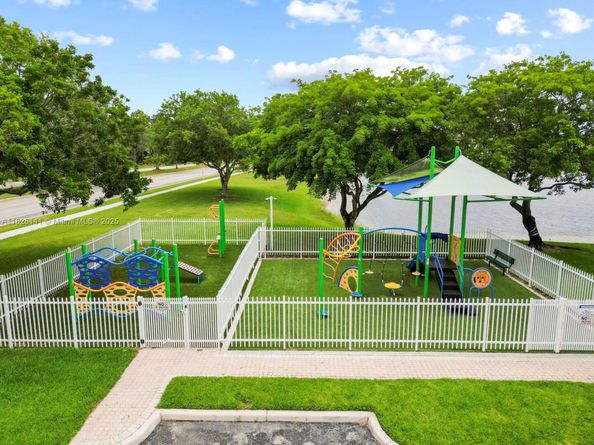 171 NW 152nd Ave, Pembroke Pines FL 33028