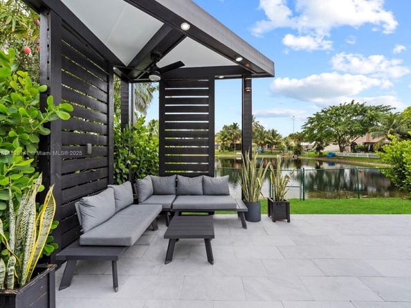 171 NW 152nd Ave, Pembroke Pines FL 33028