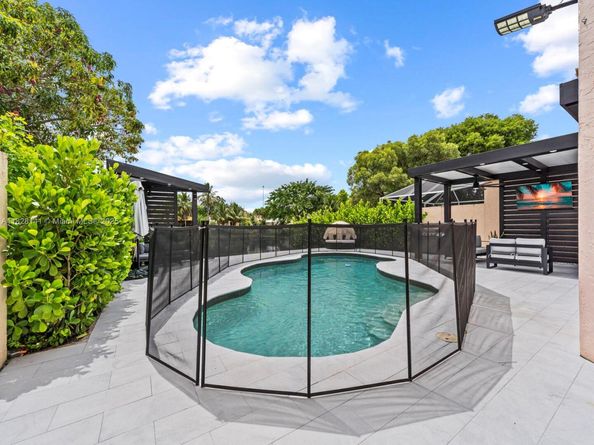 171 NW 152nd Ave, Pembroke Pines FL 33028