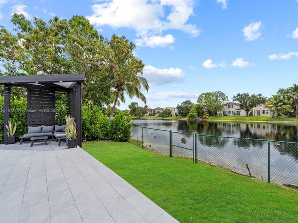 171 NW 152nd Ave, Pembroke Pines FL 33028