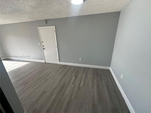 7200 Fairway Dr H10, Miami Lakes FL 33014