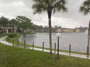 2 Briarwood Cir 212, Hollywood FL 33024