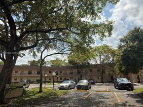 2 Briarwood Cir 212, Hollywood FL 33024